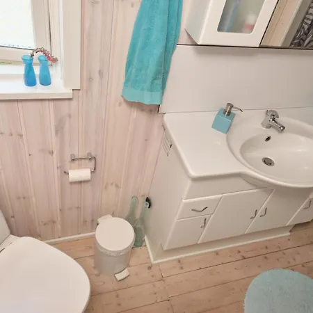 In With 5 Bedrooms And Internet