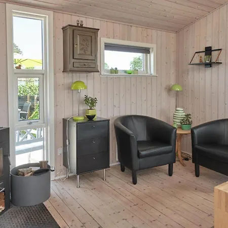 In With 5 Bedrooms And Internet