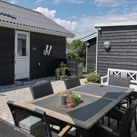In With 5 Bedrooms And Internet Feriehus *