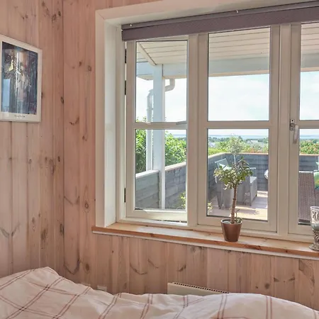 In With 5 Bedrooms And Internet