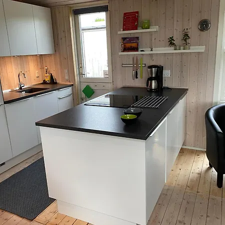 In With 5 Bedrooms And Internet Holiday home *