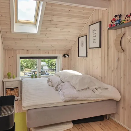 In With 5 Bedrooms And Internet