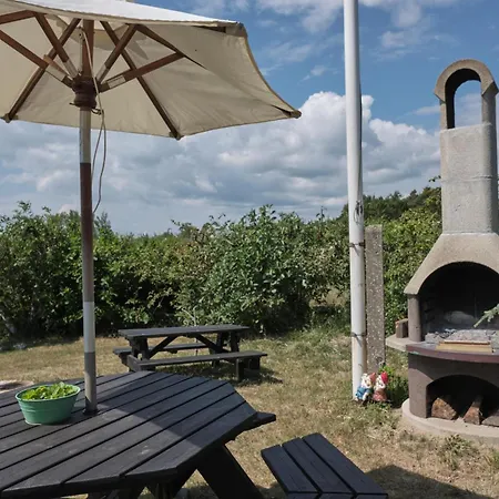 In With 5 Bedrooms And Internet *