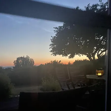 In With 5 Bedrooms And Internet *